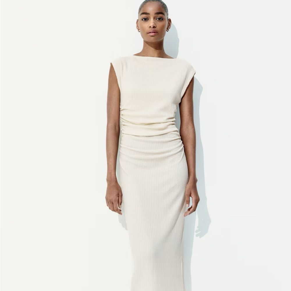H&M-  Cream Ruched/Bodycon Dress